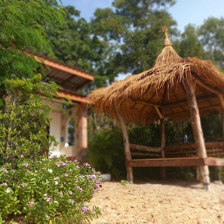 Sabai Sabai Beach Bungalows Koh Phayam Bilik gambar